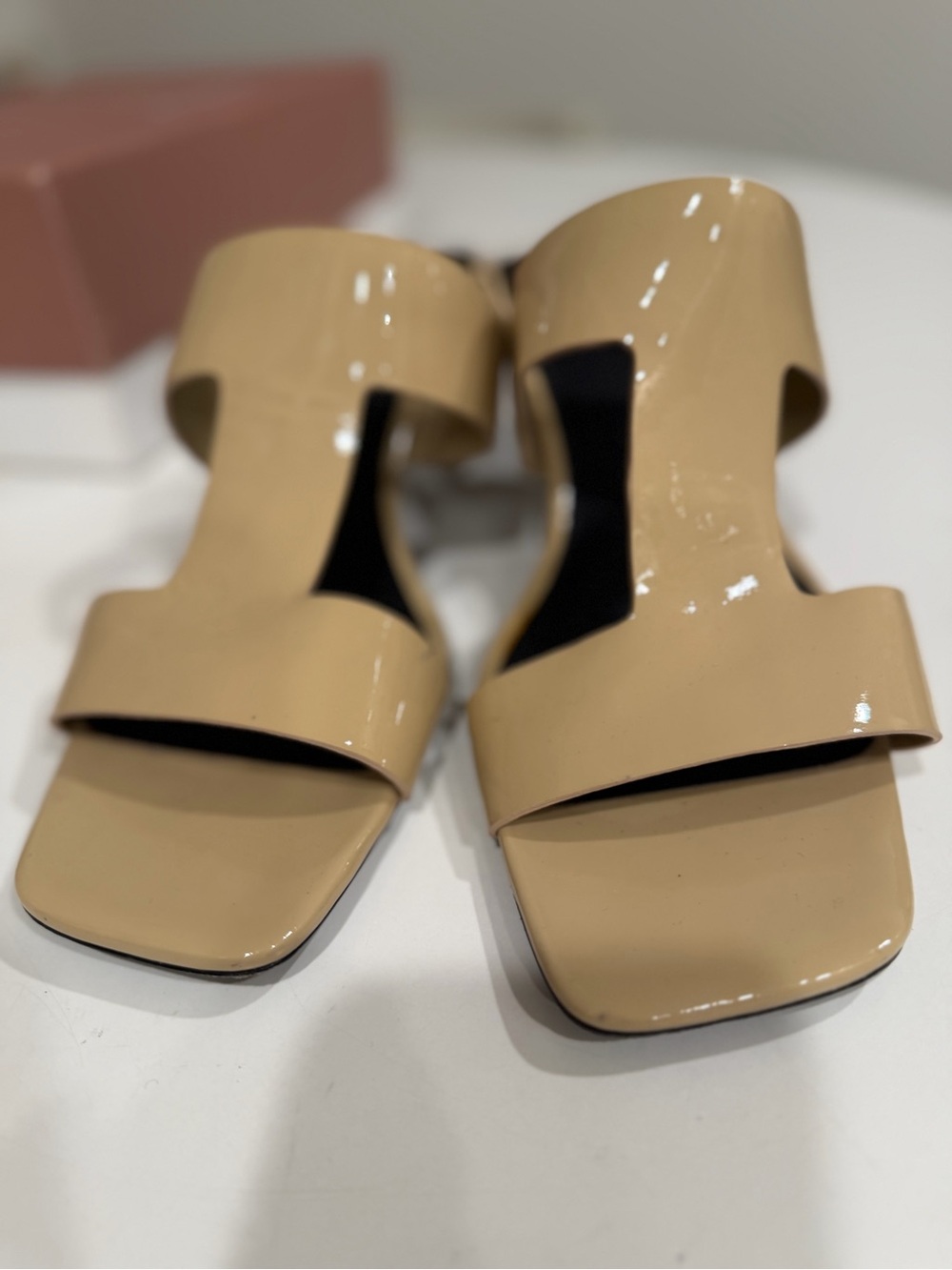 VIA SPIGA TAN PATENT LEATHER T-STRAP BLOCK HEEL SANDAL SIZE 12M EU 42